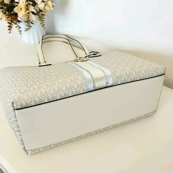 Michael Kors Purse & Wallet Sheila Large Signature & Metallic Tote Bag Pale Gold - Picture 6 of 12